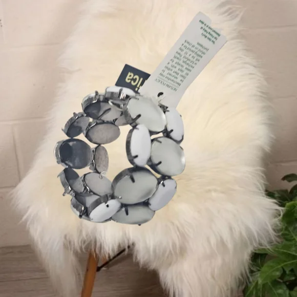 🌲10/$20.  Slip-on Bracelet with White and Clear Beads - Picture 5 of 5